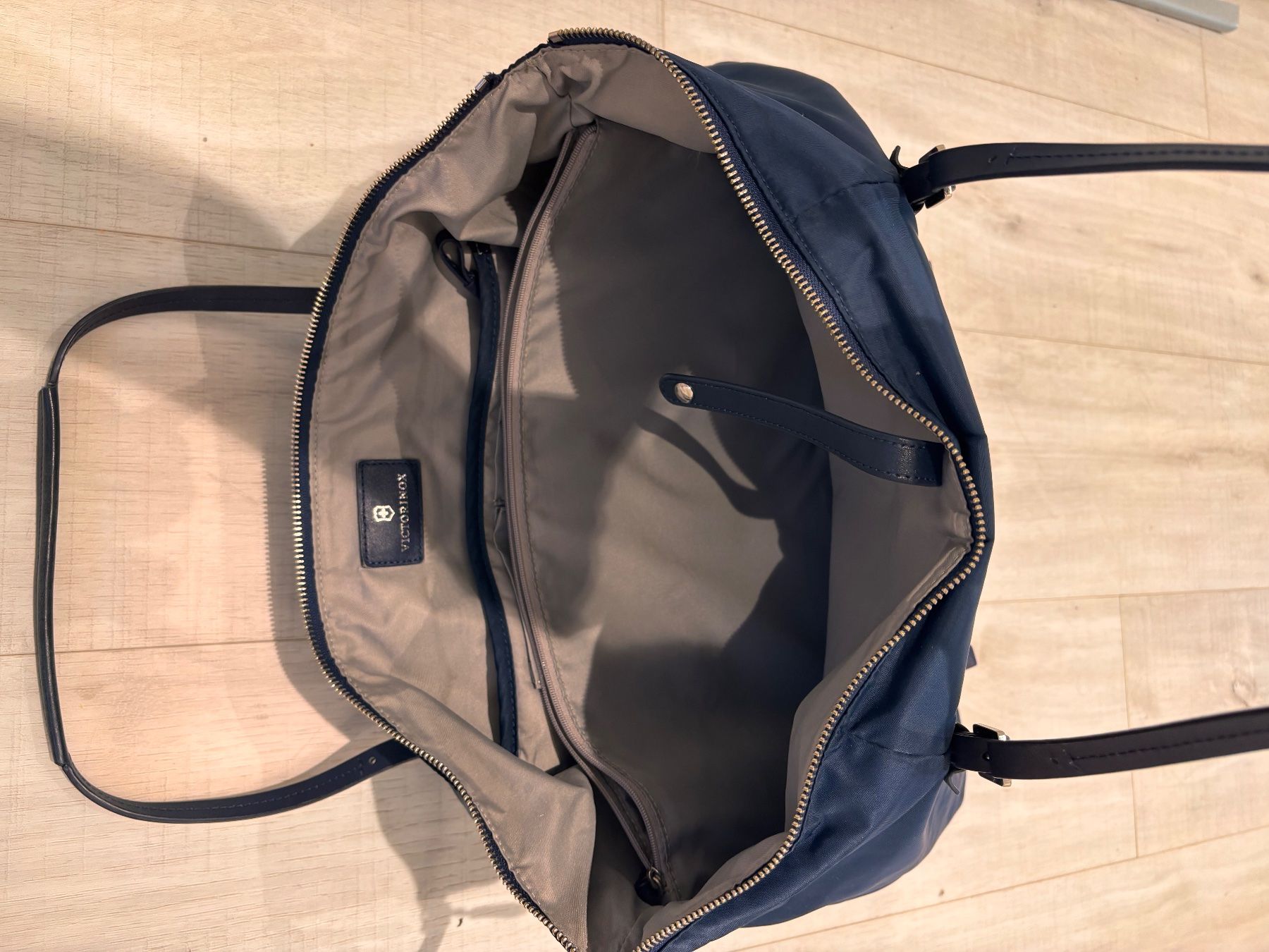 Victorinox Borse da donna: Victorinox Tasche dunkelblau, grosse Laptoptasche – Usato da Wettswil venduto da Missyellow 1