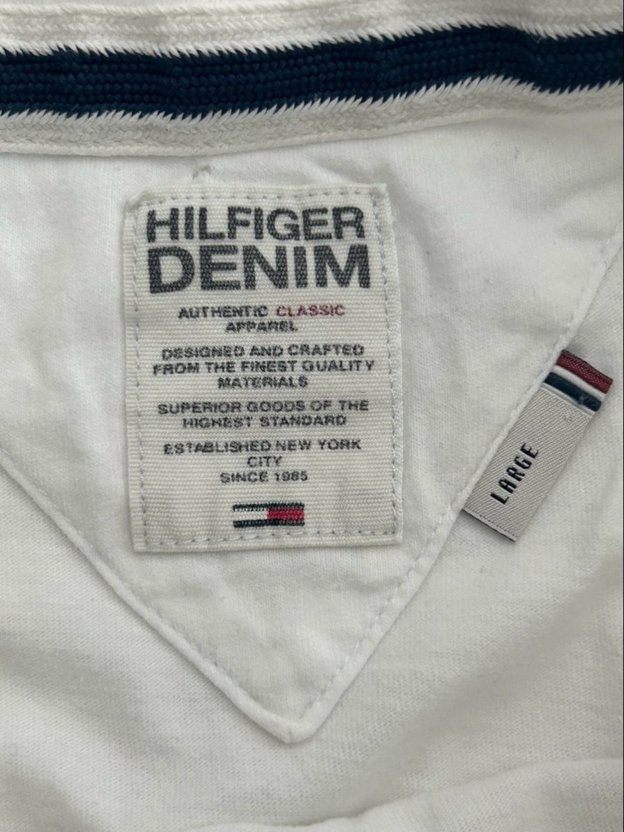 Tommy Hilfiger T-shirts: Tshirt Hilfiger Denim weiss – D'occasion à Reinach BL par pal_l7t9 2