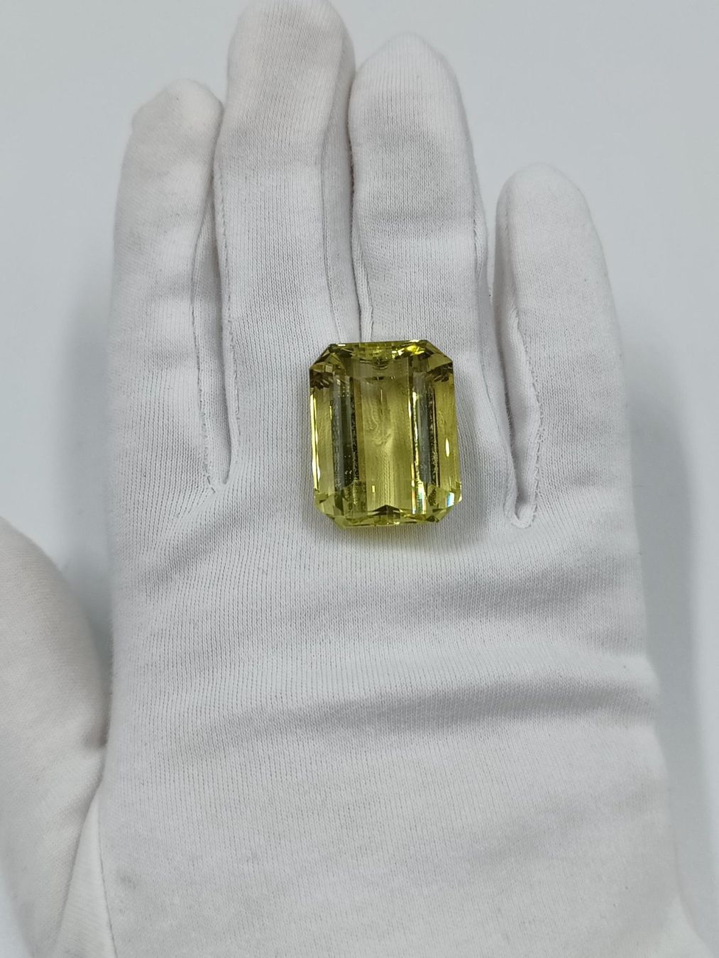 Pietre preziose: 1 ZITRONENGELBER CITRIN, 37.93 CT. – Usato da Luzern venduto da EdiGem 9
