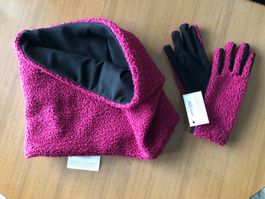Vendo set guanti e sciarpa da donna.