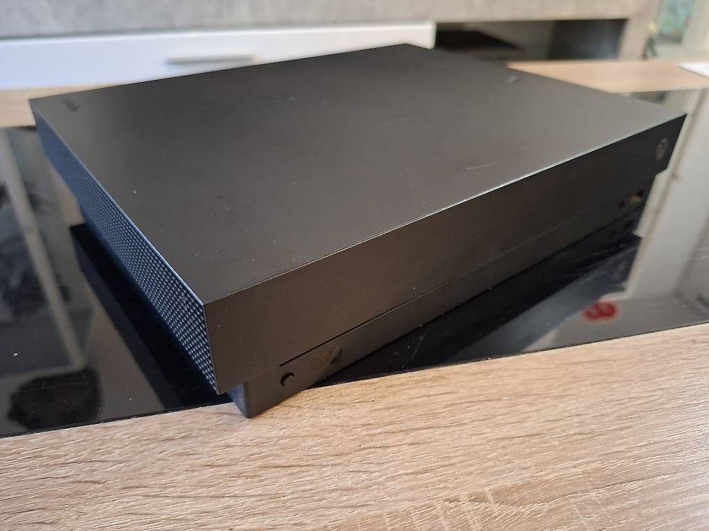 Console: XBOX ONE X mit 3 games (VB) – Usato da Waldenburg venduto da nic_8fl8 1
