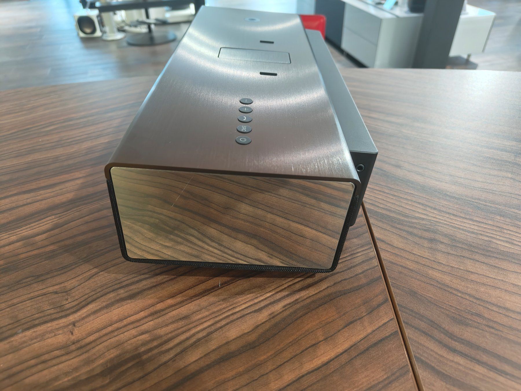 Loewe Lettore multimediale & Streamer: Loewe Soundport Compact Schwarz – Nuovo (secondo la descrizione) da Appenzell venduto da 1xRichtig 1