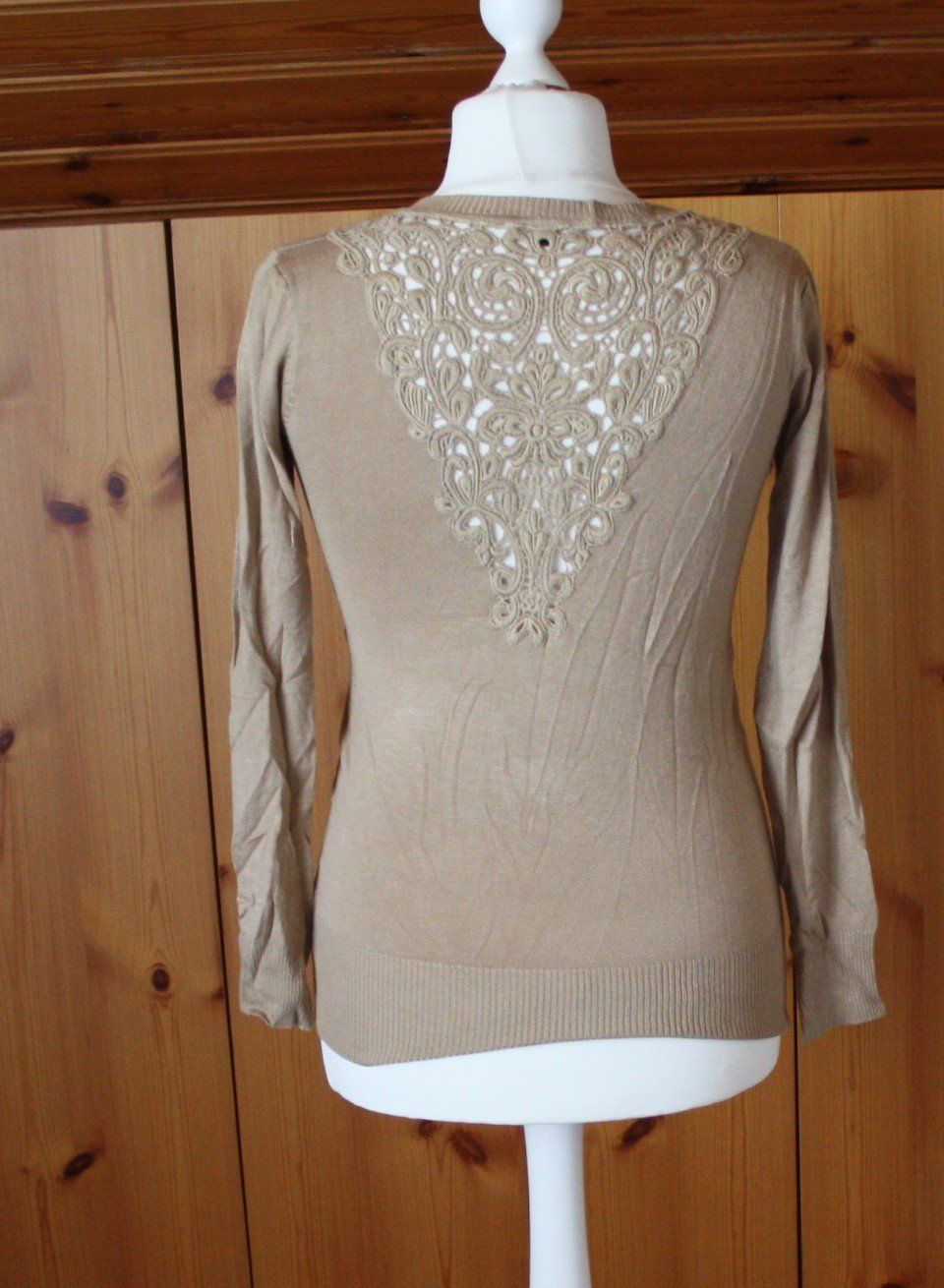 Pullover & Sweatshirts: Pullover mit Spitze beige Gr. M – Gebraucht aus Flüelen von Diversicum-Textil 2