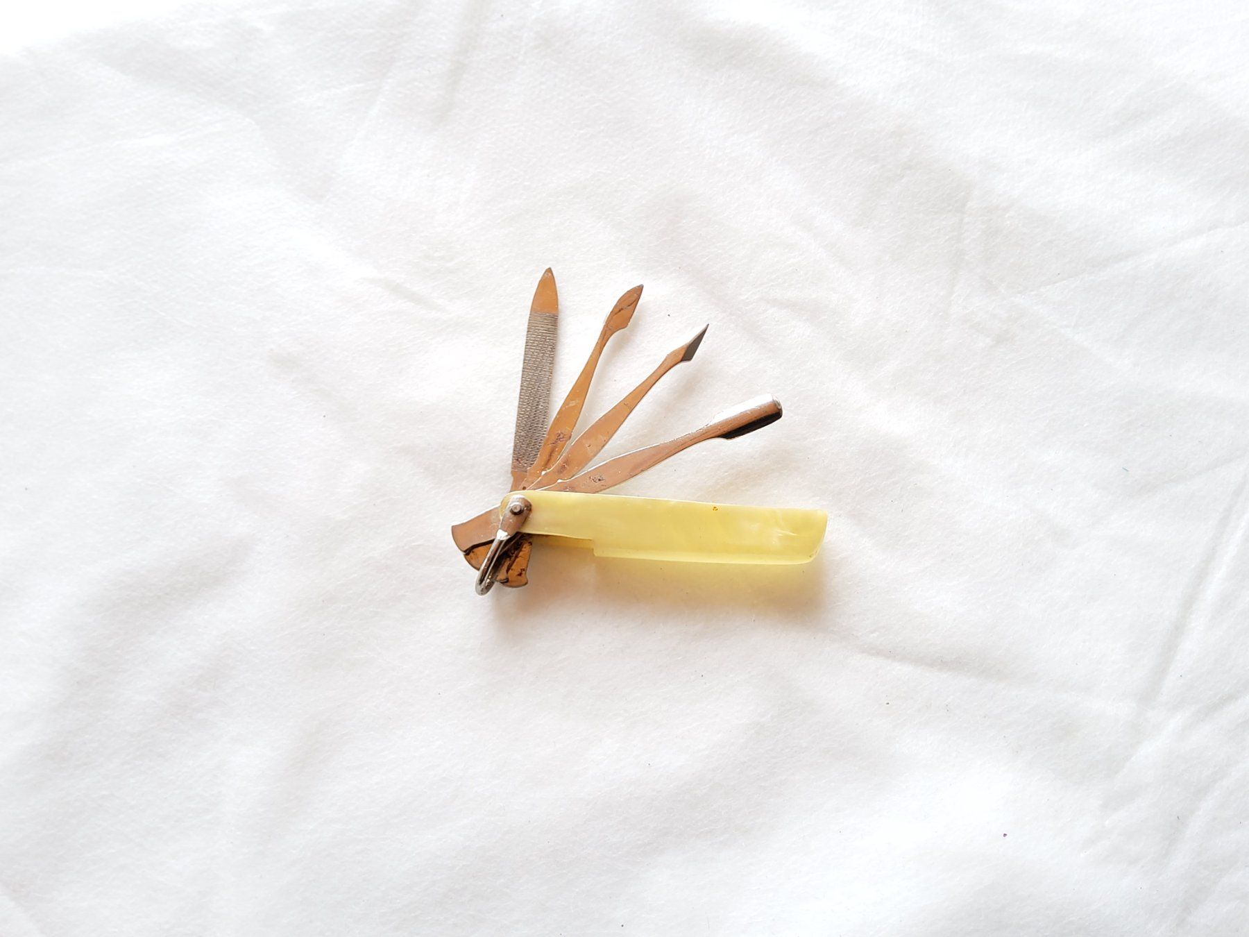 Manicure: Set de manicure pliant vintage  – Usato da Malleray venduto da Broc-Mo