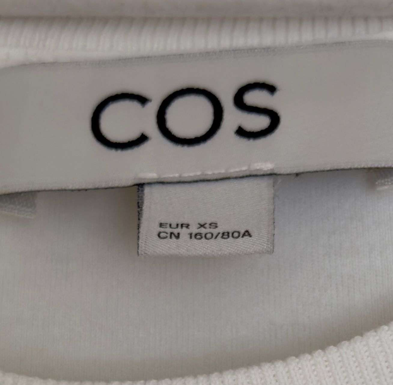 Cos T-shirt: COS T-SHIRT – Usato da Zürich venduto da JessGar 1