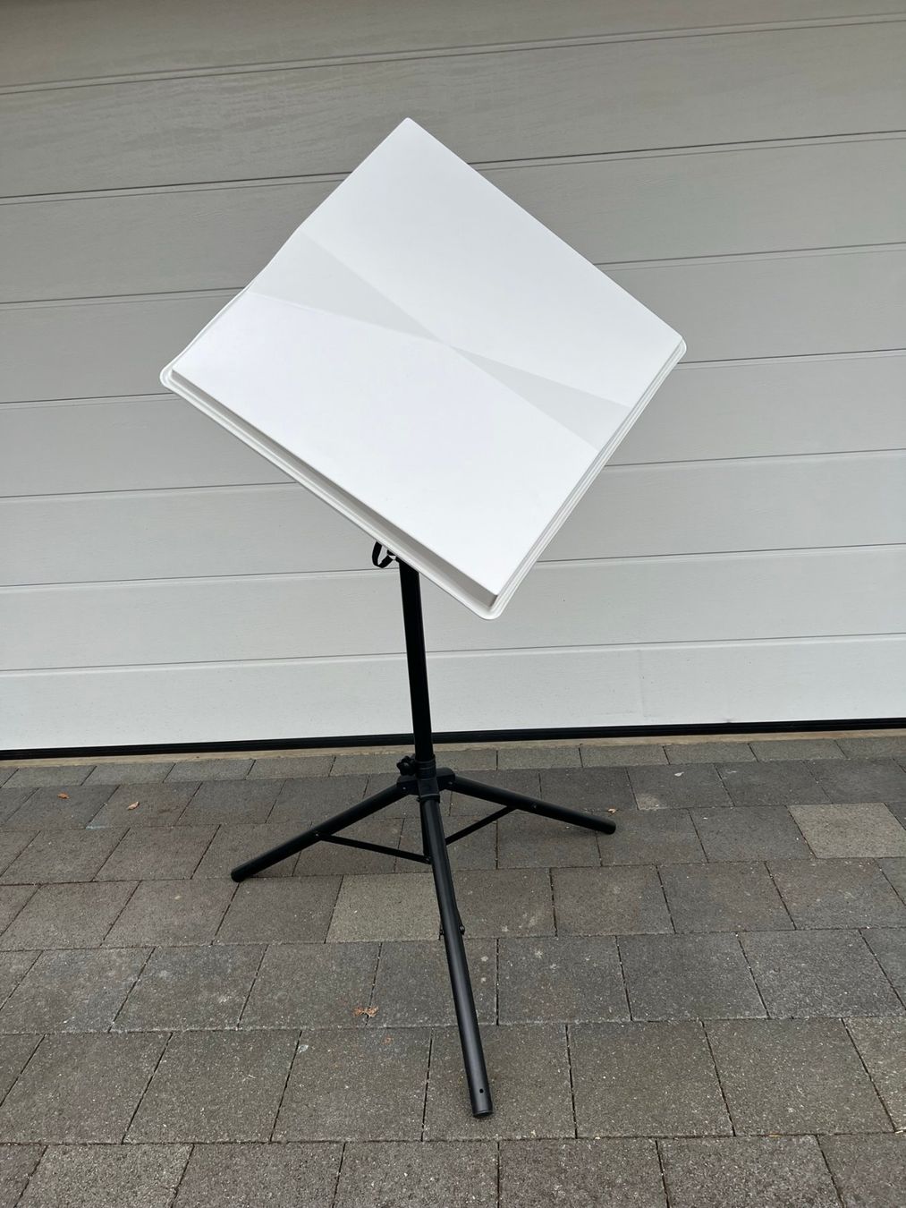 Parabola satellitare: Wohnwagen Satellit mit Halterung + Stativ inkl. Satmessgerät – Usato da Gunzwil venduto da Ozzie68
