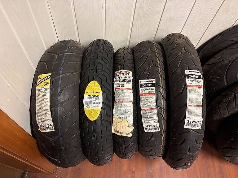 Pneus & Kompletträder: Pneus Moto – Neu (gemäss Beschreibung) aus St-Aubin-Sauges von Pas-d-bol 1