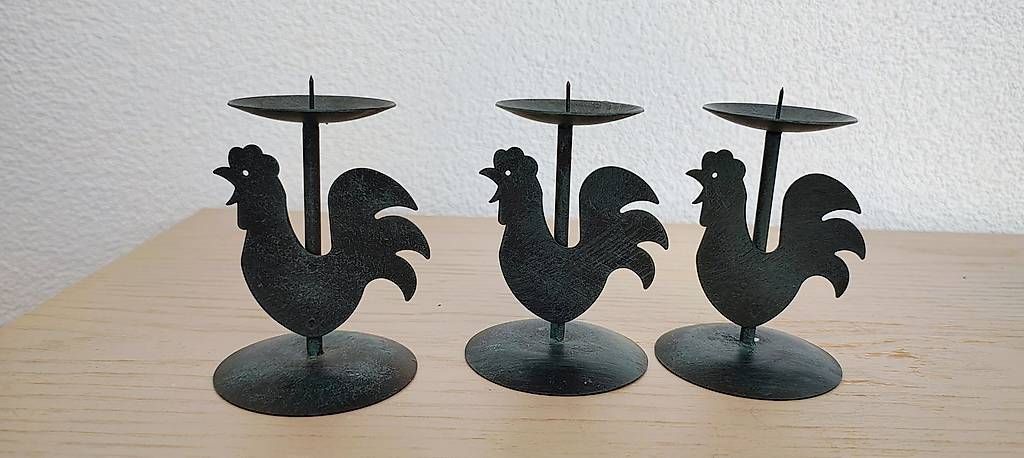 Portacandele: Gusseisen Kerzenständer im Hahn-Design – Usato da Bülach venduto da Surbetone
