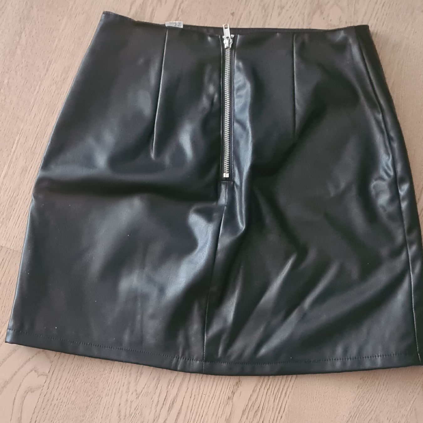 H&M Gonne: Mini Jupe Gr. 36 Imitation Leder – Usato da Steinen venduto da turbogeiss99 2