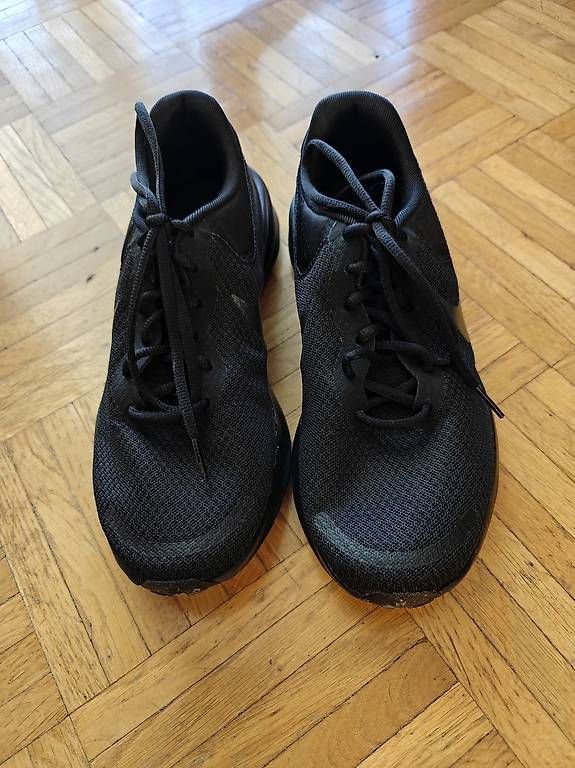 Scarpe da uomo: Nike Revolution 7, Grösse 42 – Nuovo e nell'imballaggio originale da Samedan venduto da t_p_8nvs