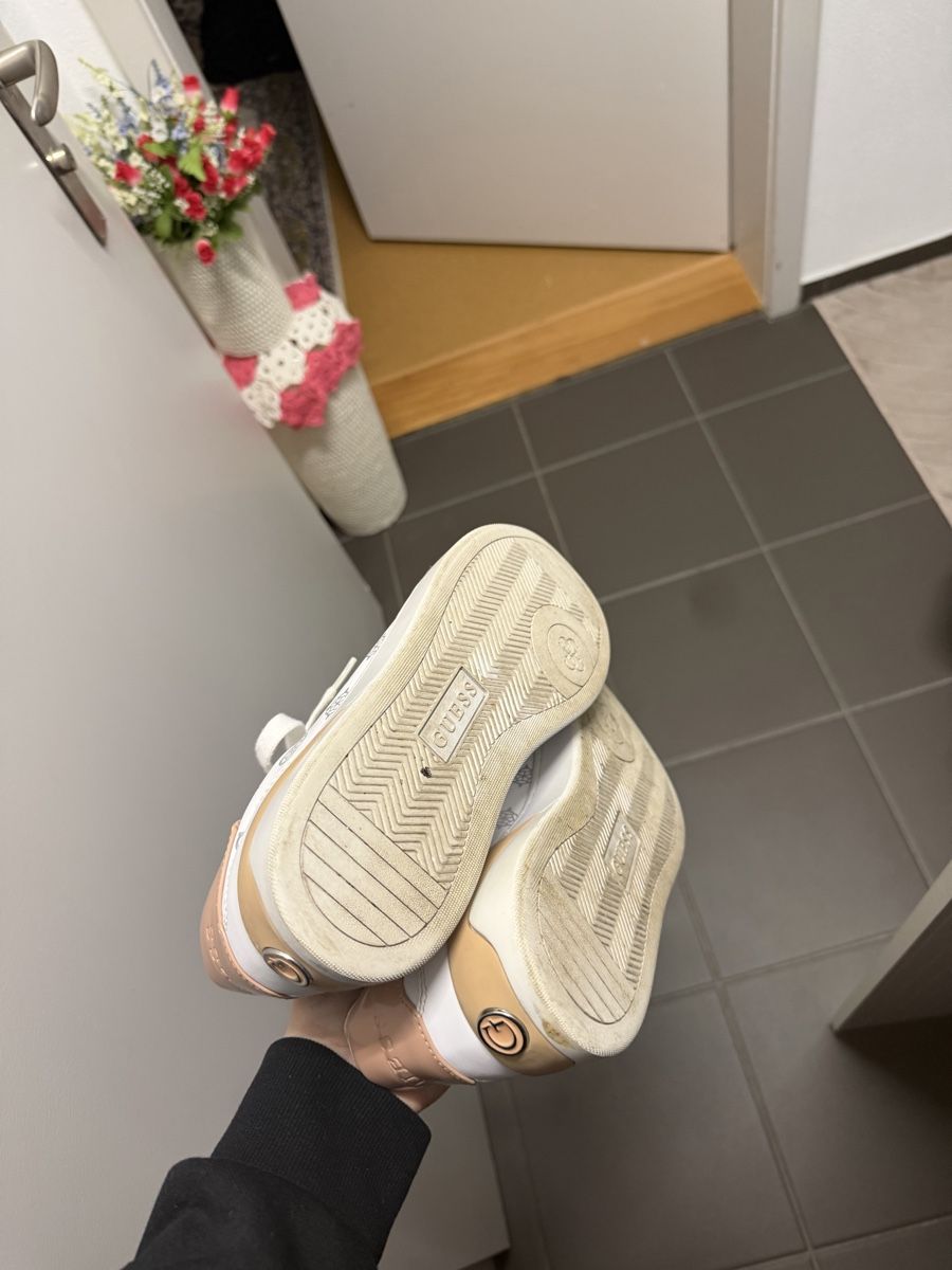 Chaussures femmes: Guess Schuhe Gr. 40 – D'occasion à Zürich par Erdas_07 3