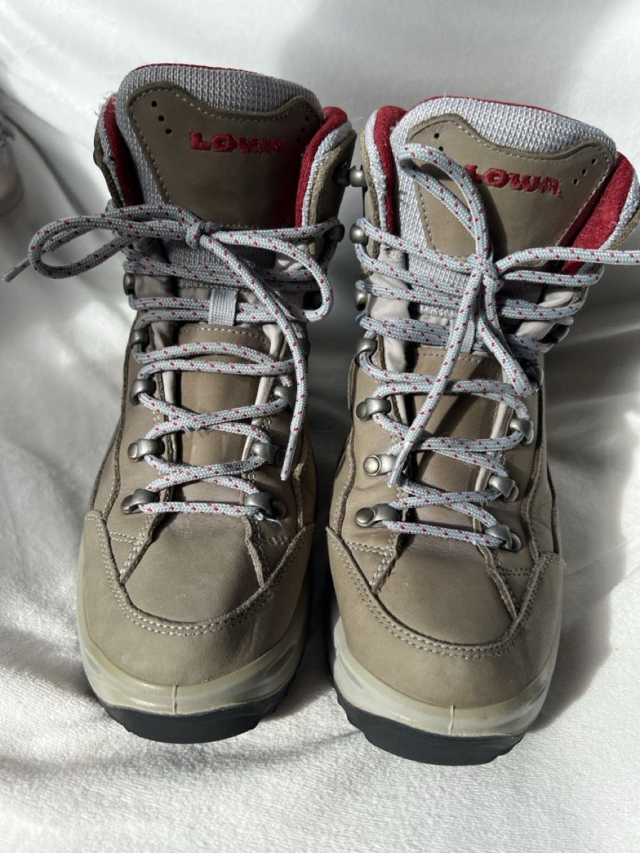 Lowa Damenschuhe: Damen-Damen Lowa Wanderschuh – Gebraucht aus Mörel von Emozia 1