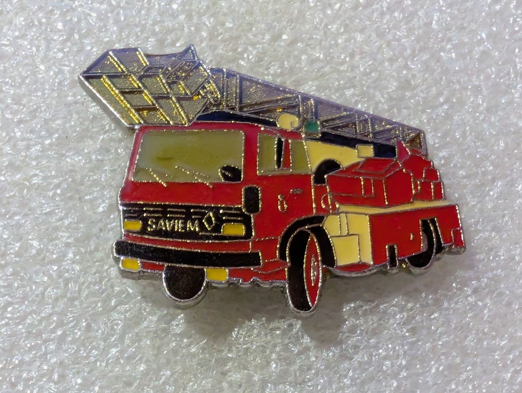 Placchette & Badge: Ansteckpin 108: Feuerwehrauto – Usato da Oppligen venduto da Pin-Fall-Shop