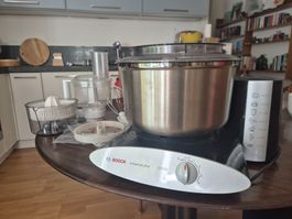 Bosch Mum 6n20 with lots of accessories
