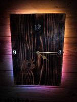 Handgefertigte Wanduhr mit RGB LED Beleuchtung - geflammt
