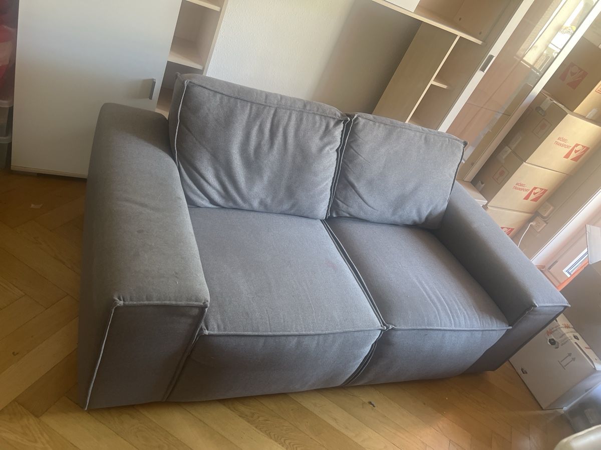 Divani: Sofa grau Stoff 2 Sitzer gut erhalten – Usato da Zürich venduto da zue_ng7c