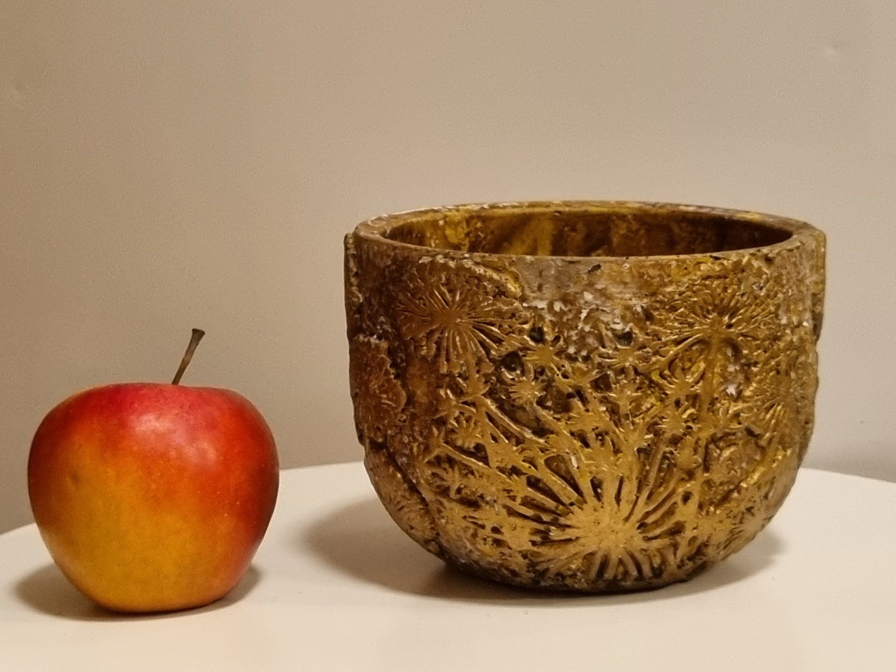 Vasi per fiori: PTMD Übertopf Goldbraun Relief Blumen – Usato da Scharnachtal venduto da devin03 1
