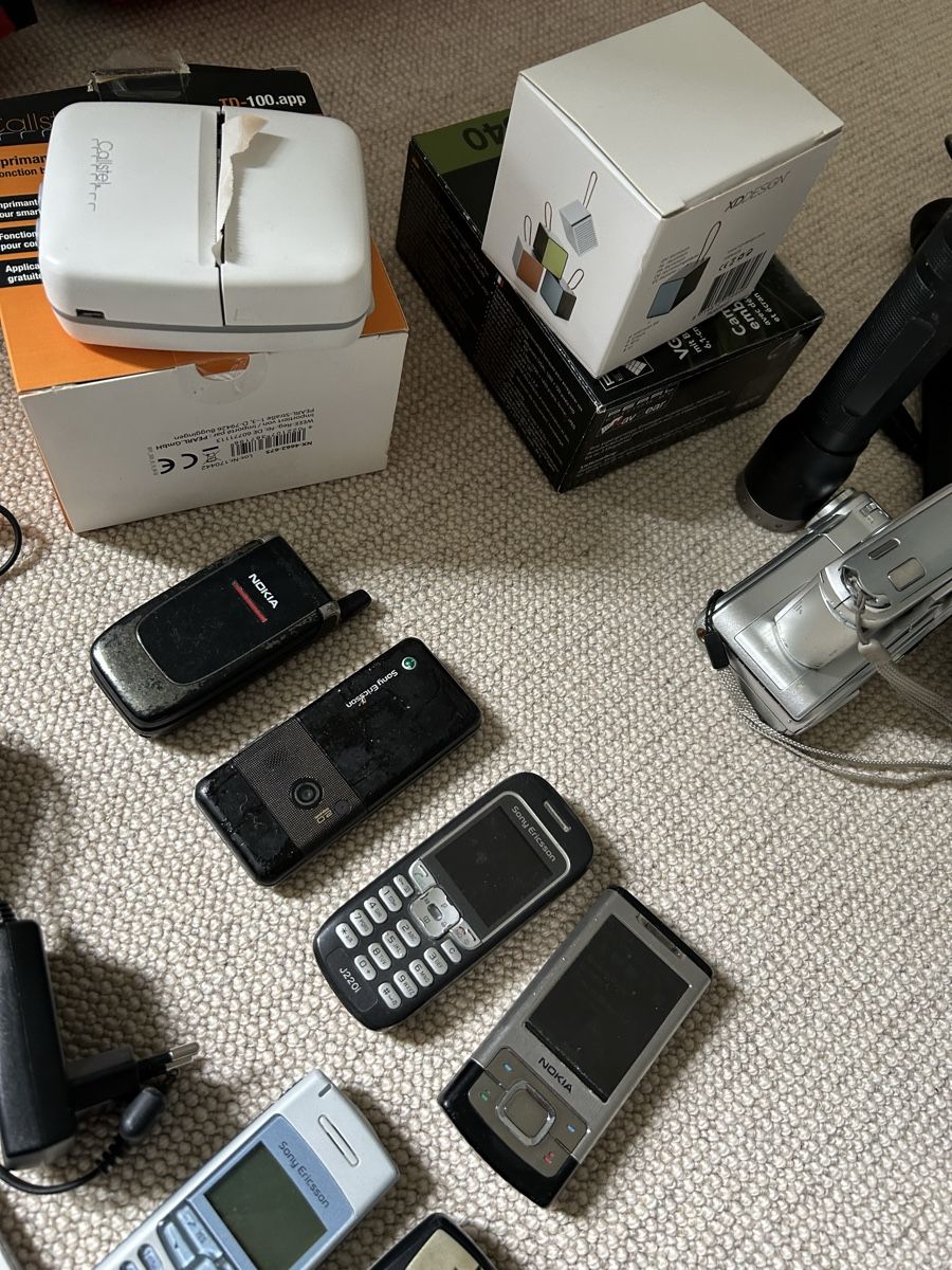 Telefoni cellulari / Smartphones: Alte Elektro Geräte – Usato da Berikon venduto da Master016 2