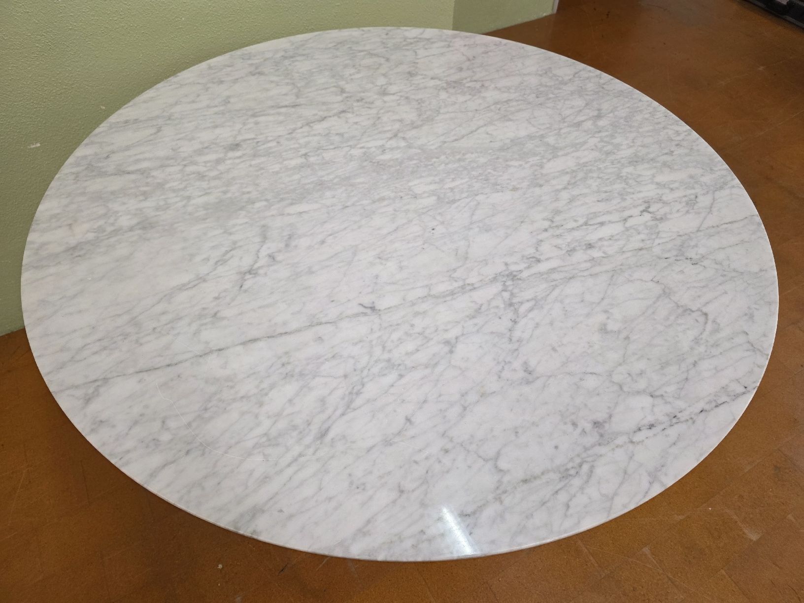 Tische: Designer Tulip Tisch aus Marmor – Gebraucht aus Lichtensteig von UsedINStore 5