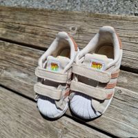 Adidas Turnschühchen, Beige mit braunen Streifen