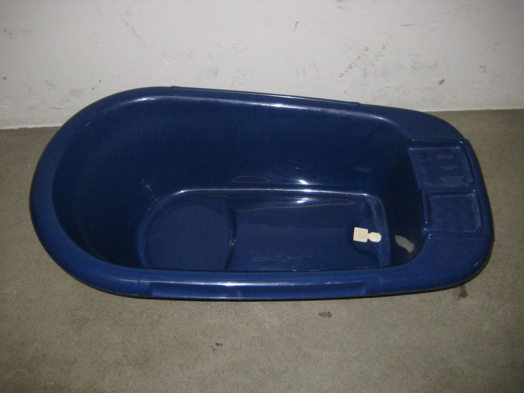 Vasche da bagno: Dunkelblaue Babybadewanne mit Ablauf – Usato da Greifensee venduto da Janali01
