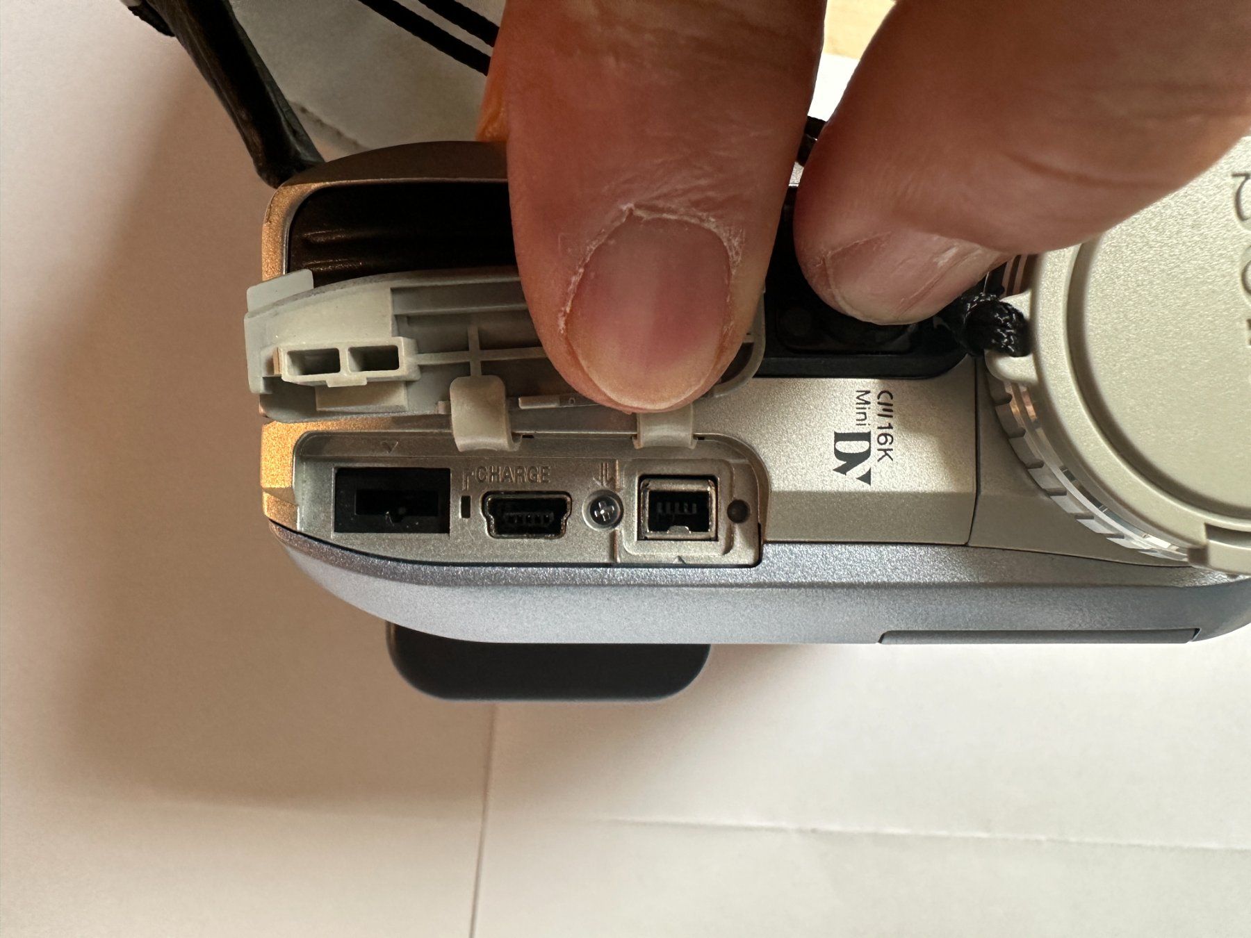 Sony Camcorder: Filmkamera Sony DCR - PC105 E PAL – Gebraucht aus Laupen ZH von Mcafi02 8