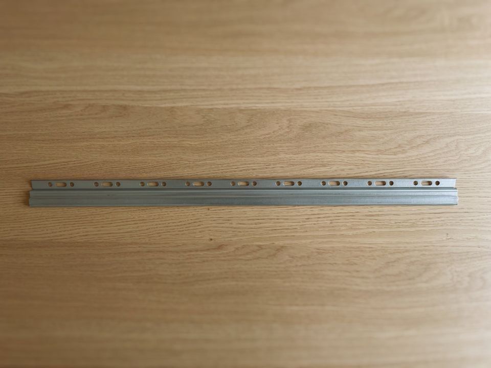 Ikea Regale: IKEA EKET Binario di sospensione, 70 cm – Neu (gemäss Beschreibung) aus Bioggio von oxanacas