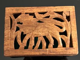 🦁 Boîte Indienne Bois Sculpté Main + Collier – Vintage 1975