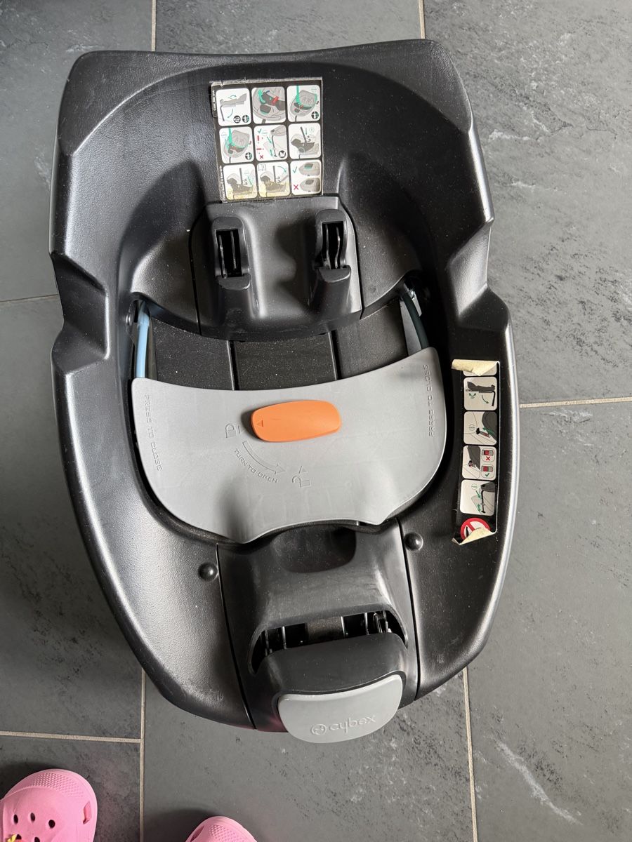 Cybex Seggiolini per auto: Cybex Babyschale mit Isofix Base  – Usato da Füllinsdorf venduto da had_kv5k 4