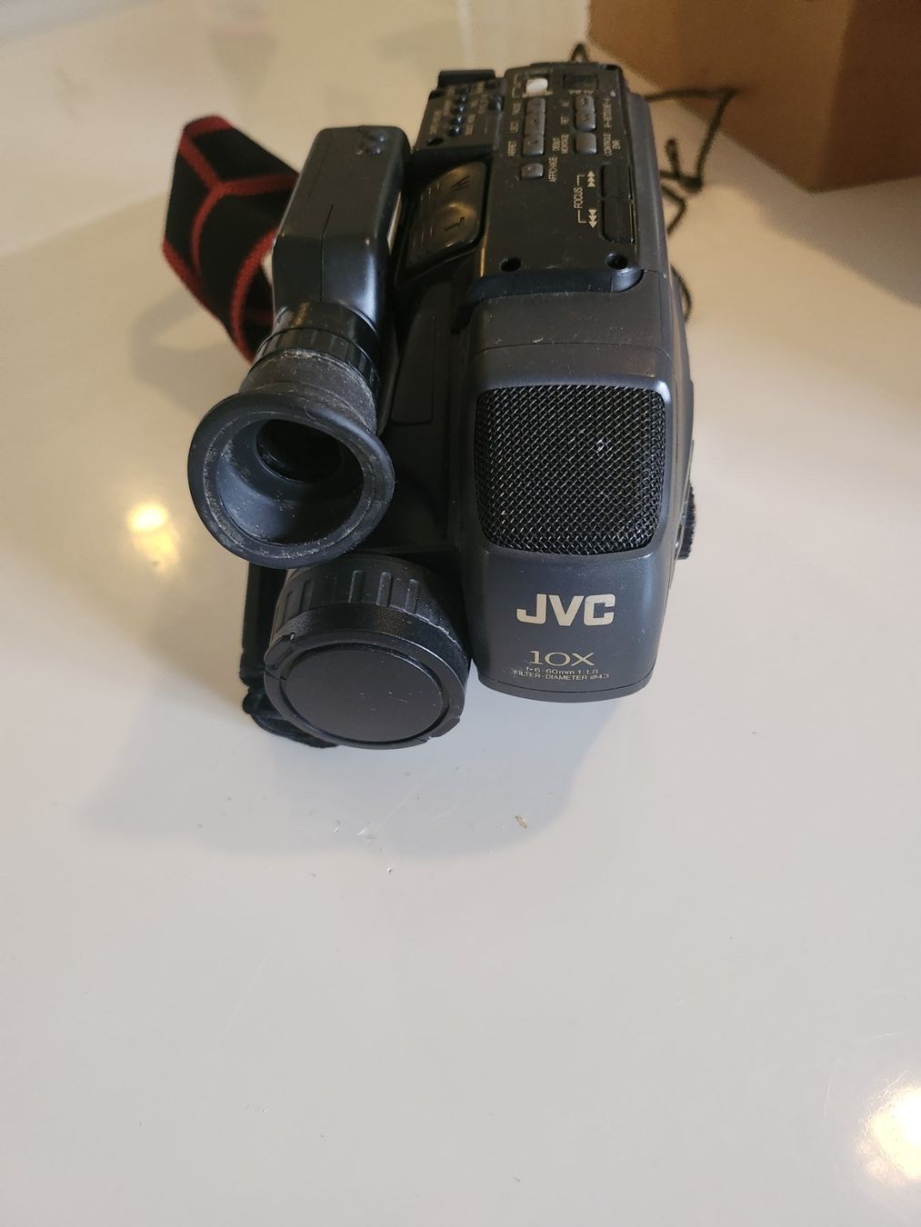 JVC Camcorder: Caméscope JVC GR-AX42S Vintage VHS – Gebraucht aus Thônex von banani1978 1