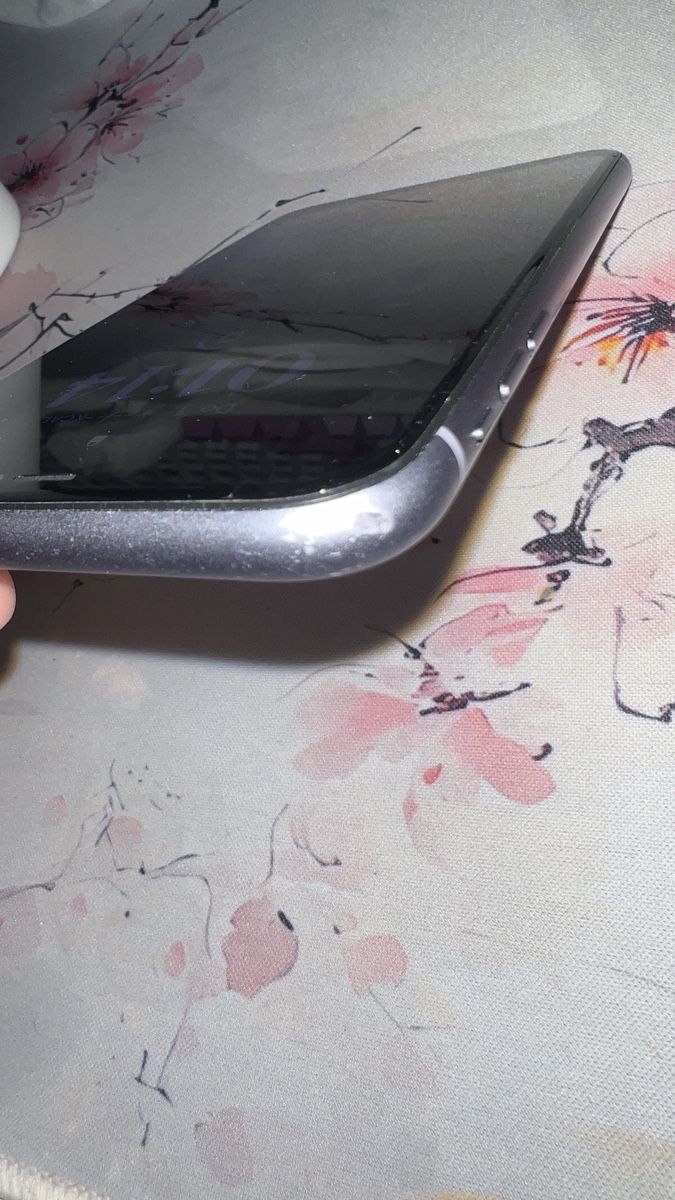 Apple Telefoni cellulari / Smartphones: Apple iPhone 11 Violett – Usato da wettingen venduto da fionaadjc 3