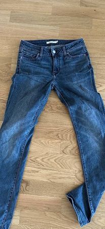 Hosen Levi's
