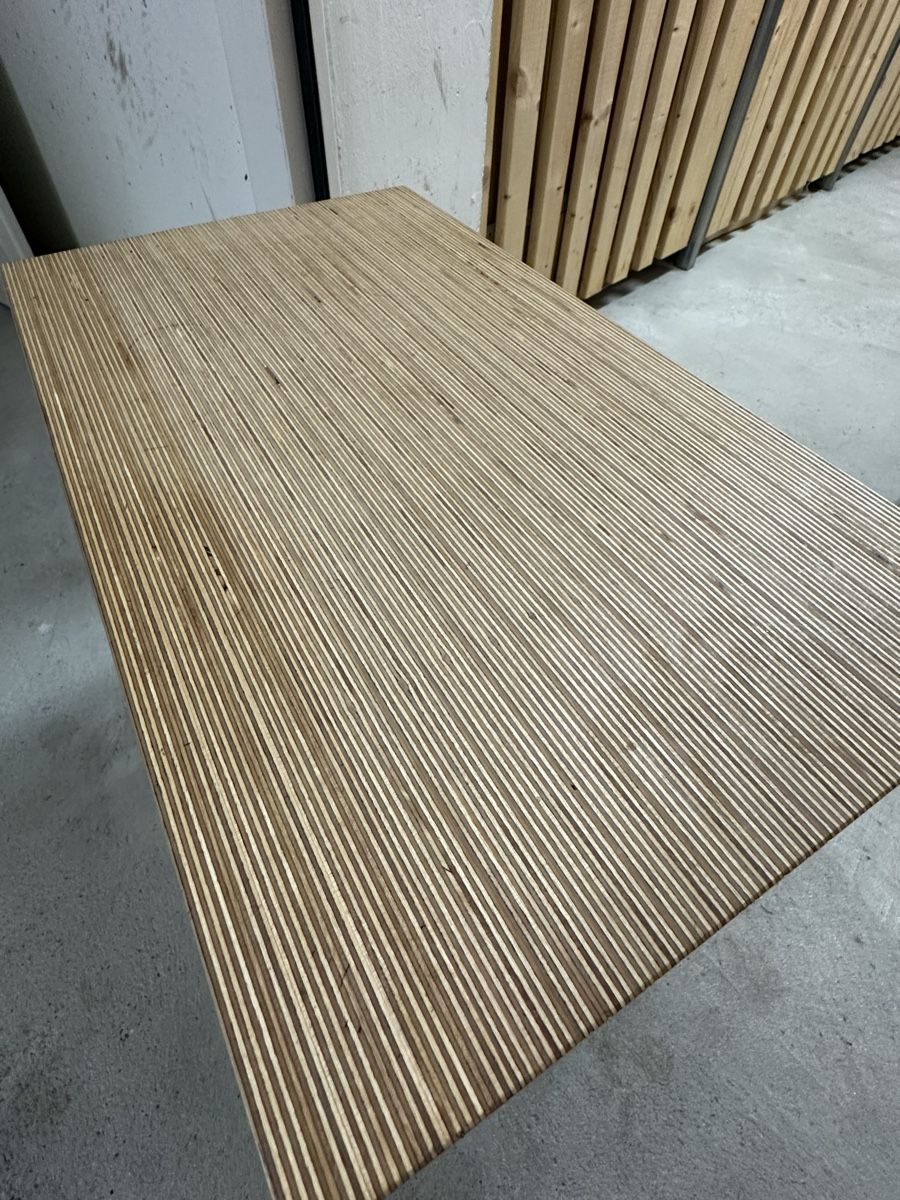 Tavoli: Solid Wood Side Table – Usato da Basel venduto da FlorenceV 2