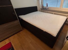 Boxspringbett mit Kopfteil schwarz 140x200 cm guter Zustand
