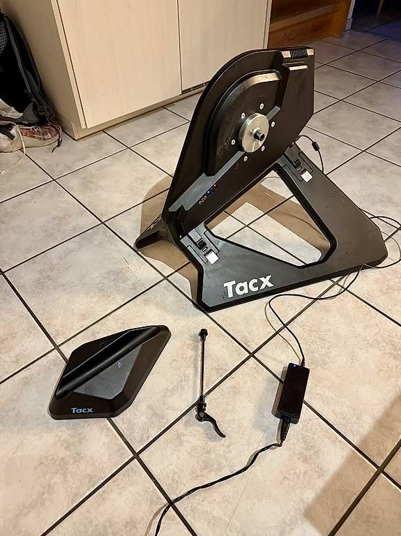 Tacx Hometrainer: Tacx Neo Smart Rollentrainer – Usato da Illnau venduto da Mgery