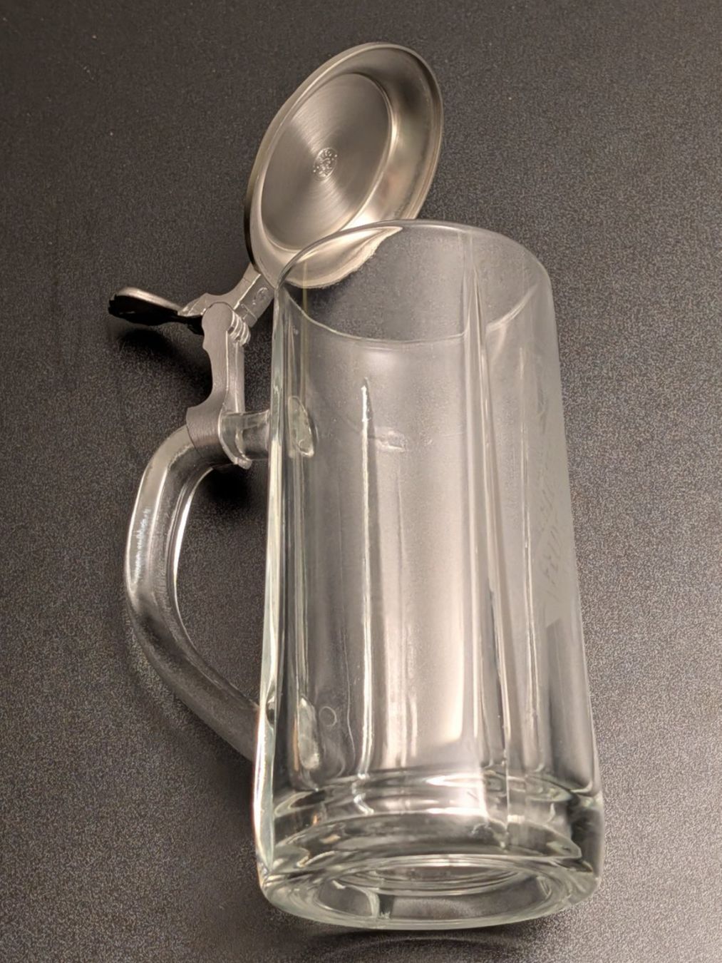 Feldschlösschen Bicchieri: Original Feldschlösschen Bierkrug mit Zinndeckel – Nuovo (secondo la descrizione) da Herisau venduto da apo_bxx7 1