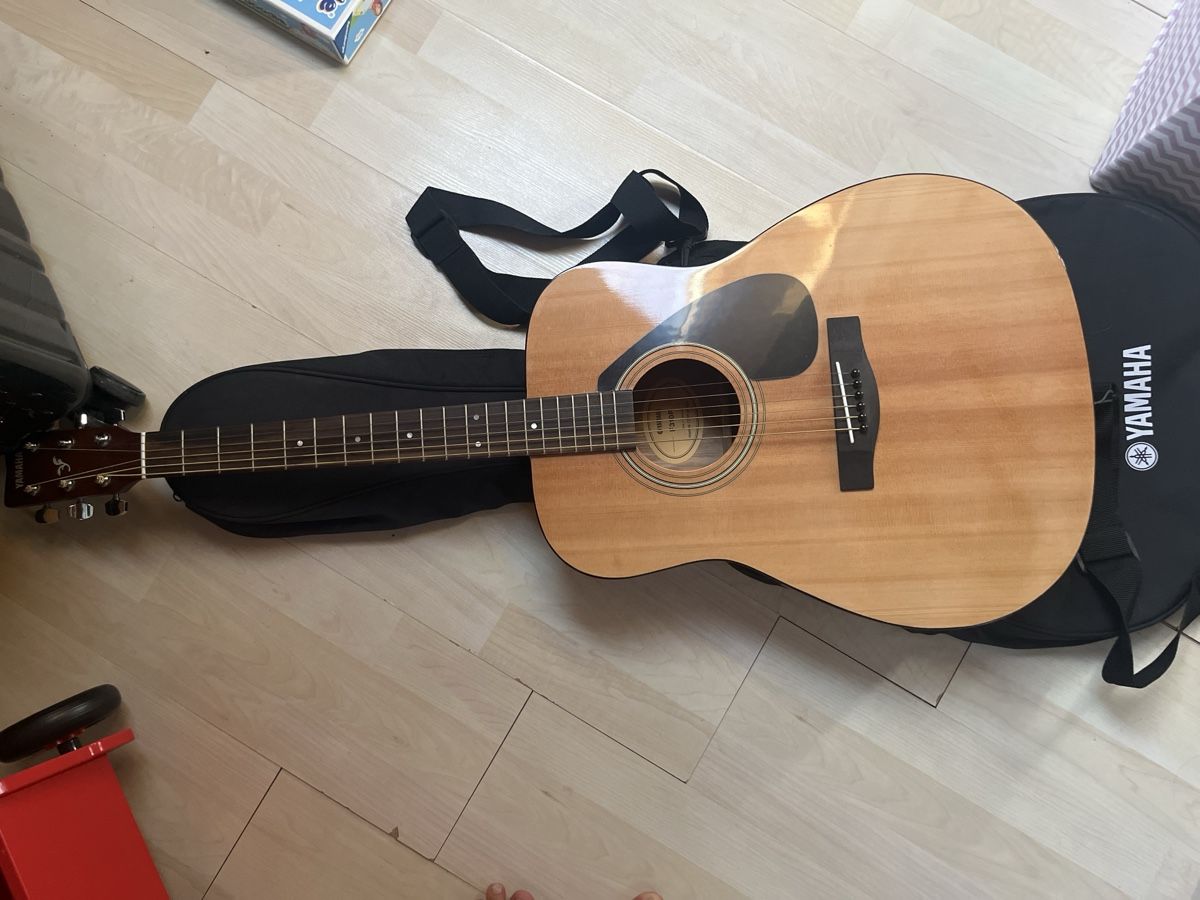 Yamaha Strumenti musicali: YAMAHA Gitarre  – Usato da Riehen venduto da chr_h8fh