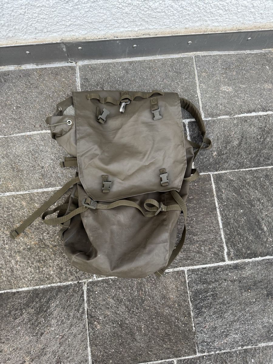 Schweizer Armee Zaini: Schweizer Militär Rucksack – Usato da Lenzburg venduto da Meister_k 4