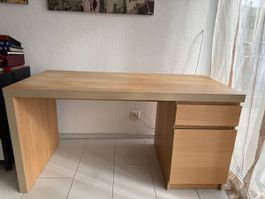 Schreibtisch mit Schubladen