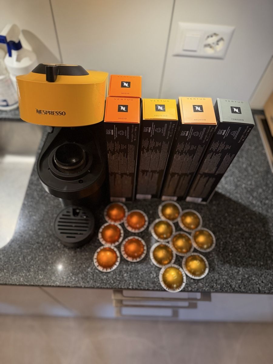 Nespresso Kaffeemaschinen & Espressomaschinen: Machine à café NESPRESSO Vertuo + 63 capsules  – Gebraucht aus Cordast von Ancm