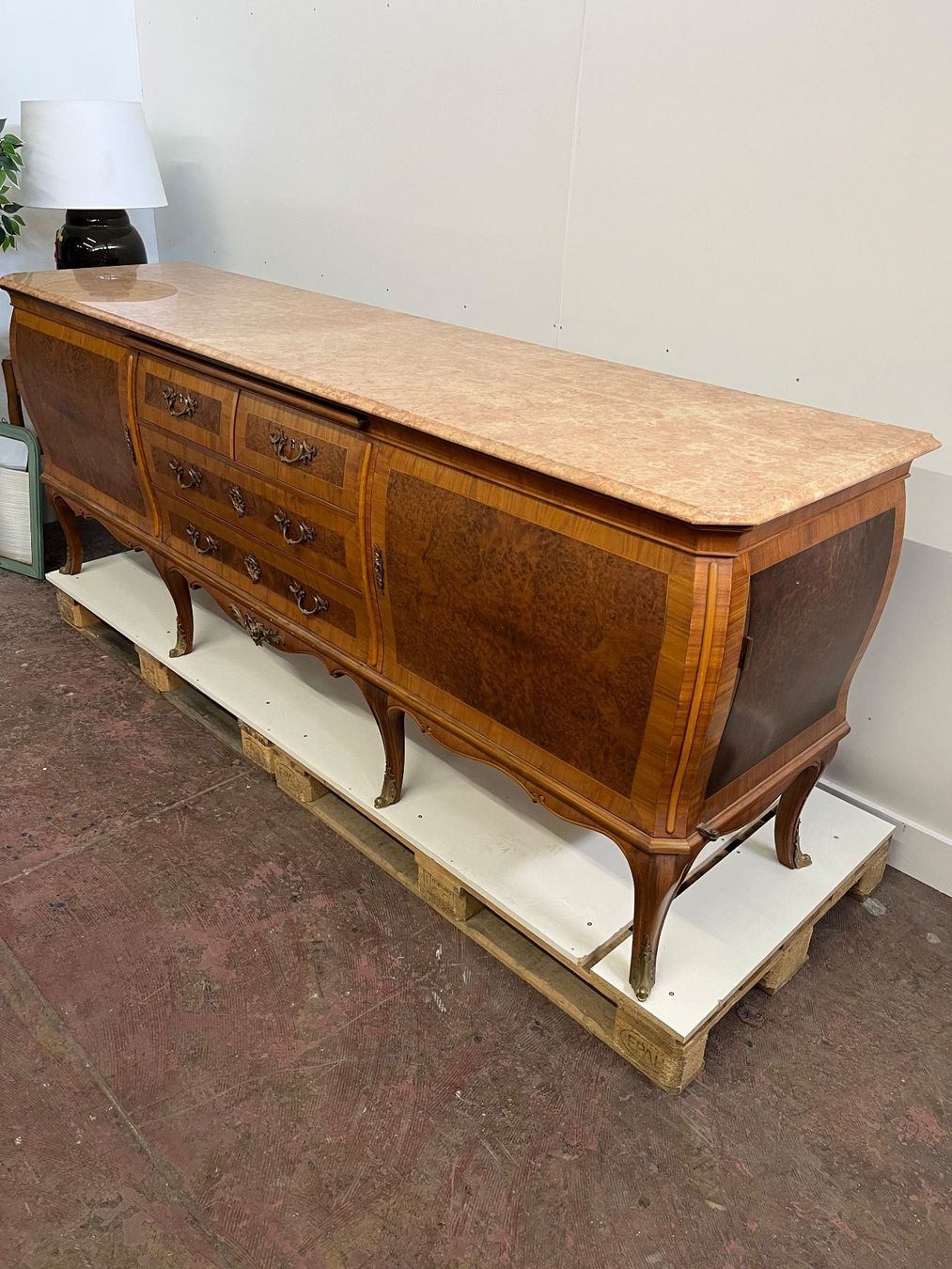 Credenze: Holz Sideboard/Buffet mit Marmorplatte – Usato da Luzern venduto da CaritasZentral 1