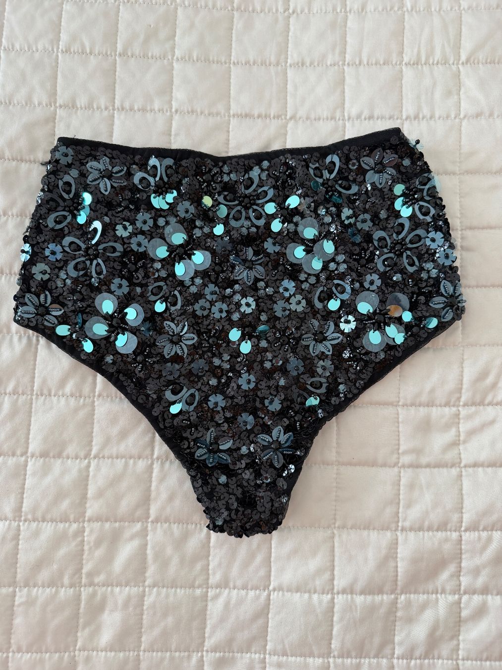 Mango Hosen: Mango Pailletten Shorts S – Gebraucht aus Wädenswil von Alice_style 3