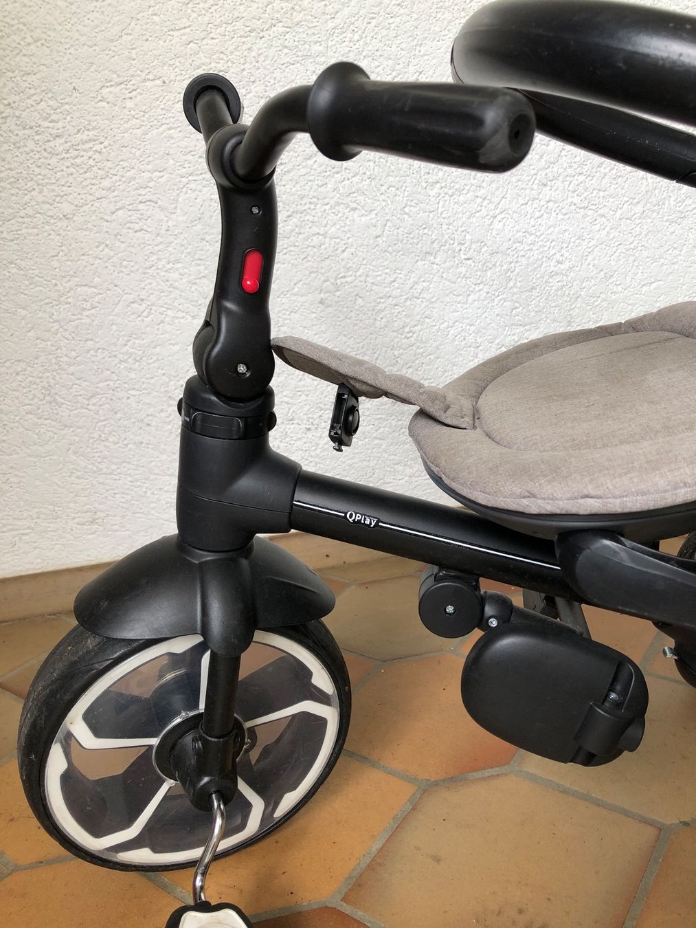 Fahrzeuge für Kinder: Dreirad-Velo mit Haltegriff QPLAY – Gebraucht aus Russikon von  6