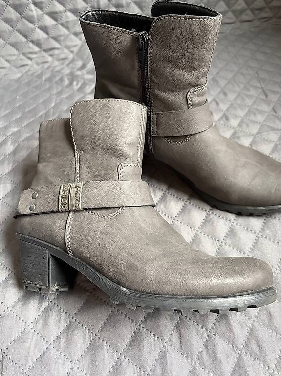 Scarpe da donna: Robuste Stiefelette grau, Rieker Gr. 38 – Usato da Jonen venduto da Luzella 1