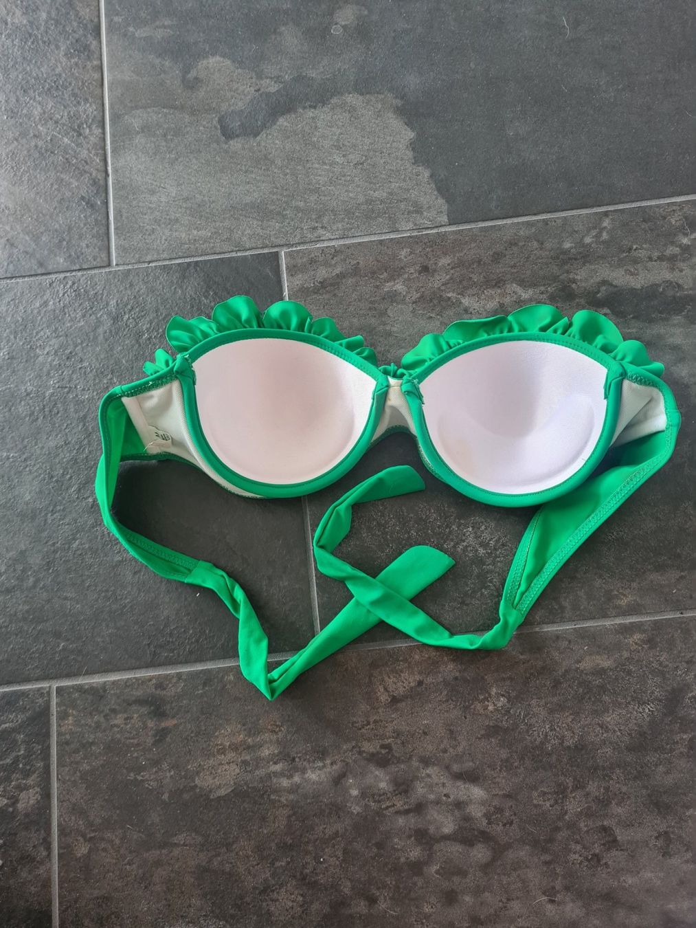 Badekleider & Bikinis: Bikini Top – Gebraucht aus Dinhard von lor_p8fn 1