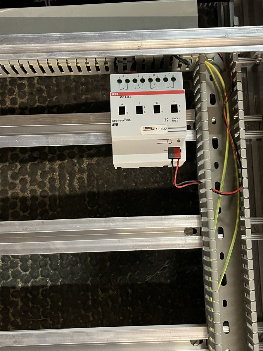 ABB Alimentazione elettrica: Sicherungskasten – Usato da Aesch Lu venduto da Johndeere2850 3