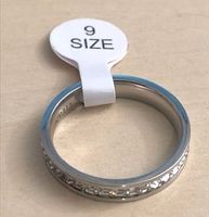 Hübscher Modeschmuck Ring mit kleinen Steinchen, neu, Gr. 9