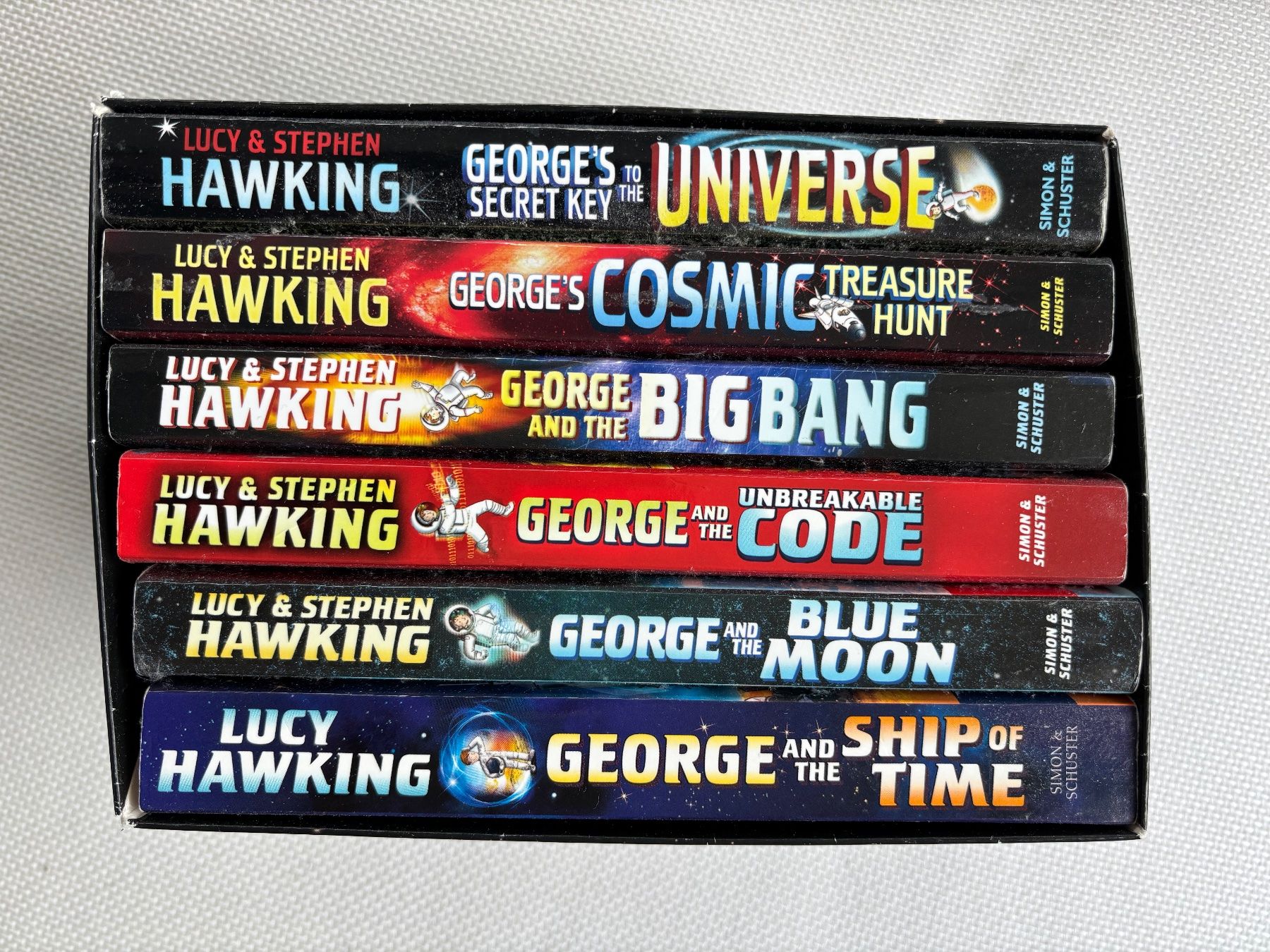 Libri: Stephen & Lucy Hawking: George Romane, 6 Bände Box – Usato da Wilen b. Wollerau venduto da sim_m7fg 1