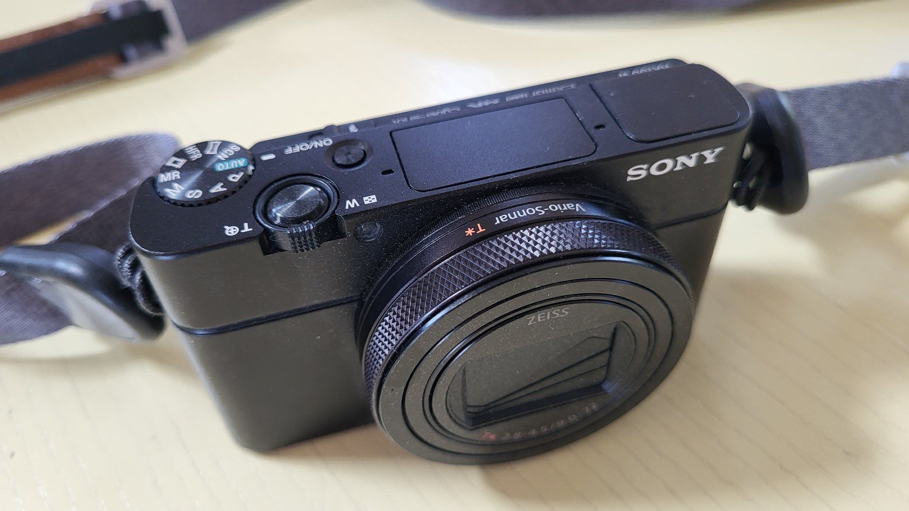 Sony Fotocamera: Sony RX100 VI Digitalkamera – Usato da Dürnten venduto da duft4711
