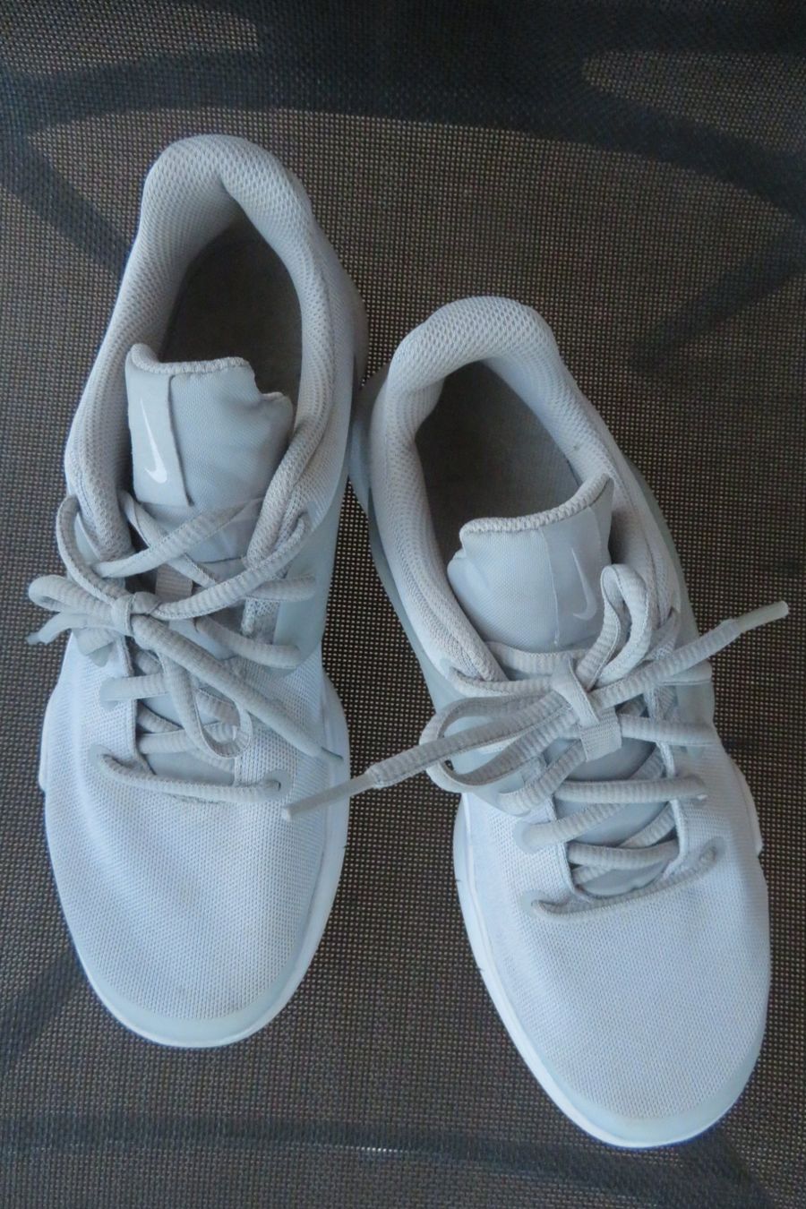 Nike Damenschuhe: NIKE Sneaker Grösse 38,5 – Gebraucht aus Wil ZH von Tamagy